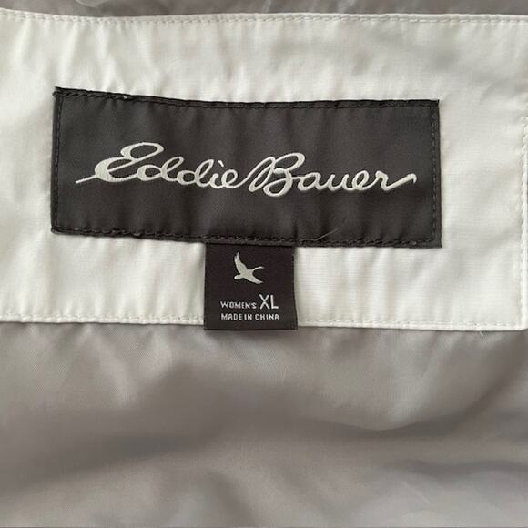 Eddie Bauer EB650 down women's vest in white with side pockets. - Picture 10 of 12